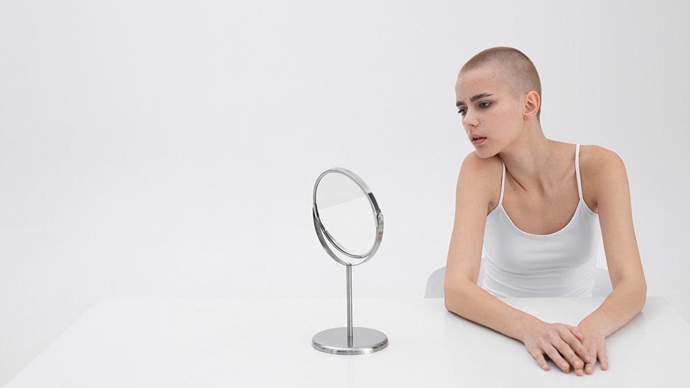 hair loss woman - mirror